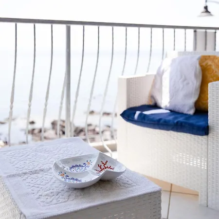 In By Dolce Acqua Cliff