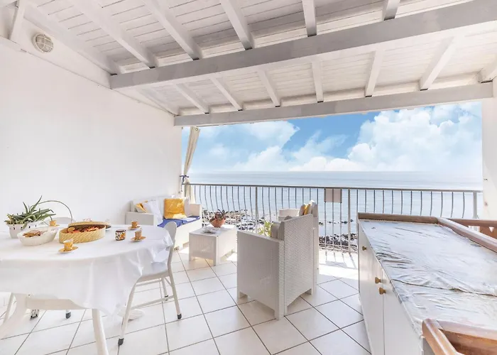 In By Dolce Acqua Cliff Apartman *