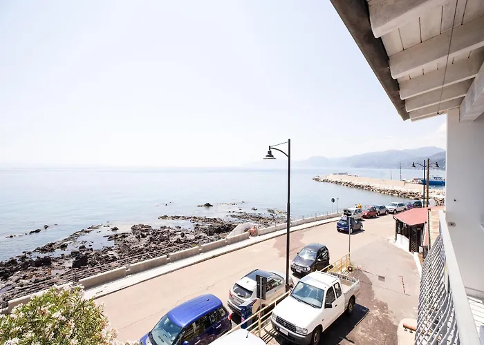 In By Dolce Acqua Cliff Apartman